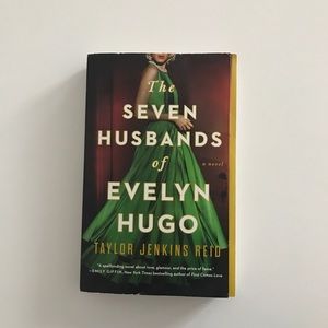2/10$ 📚 The Seven Husbands of Evelyn Hugo